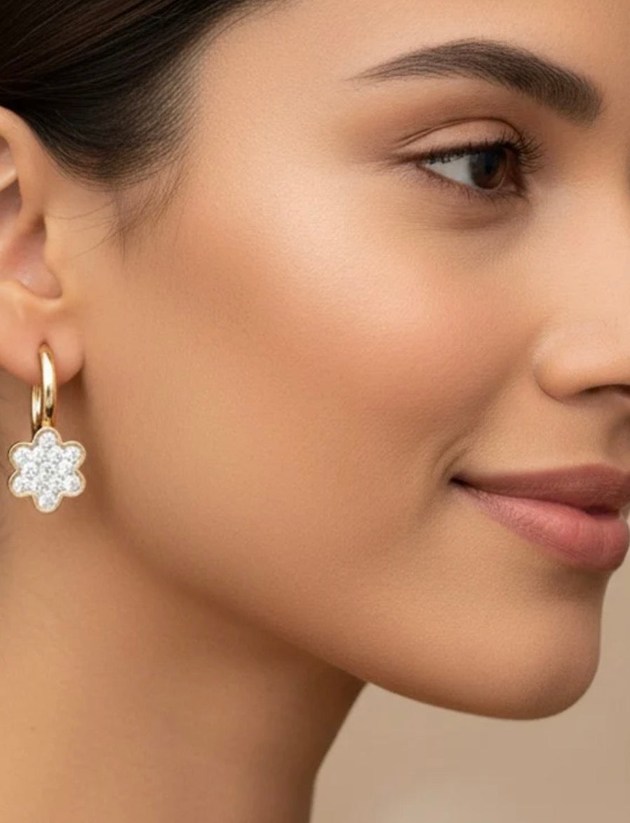 Boucles d’Oreilles Fleur Dorées & Zirconiums – Acier Inoxydable