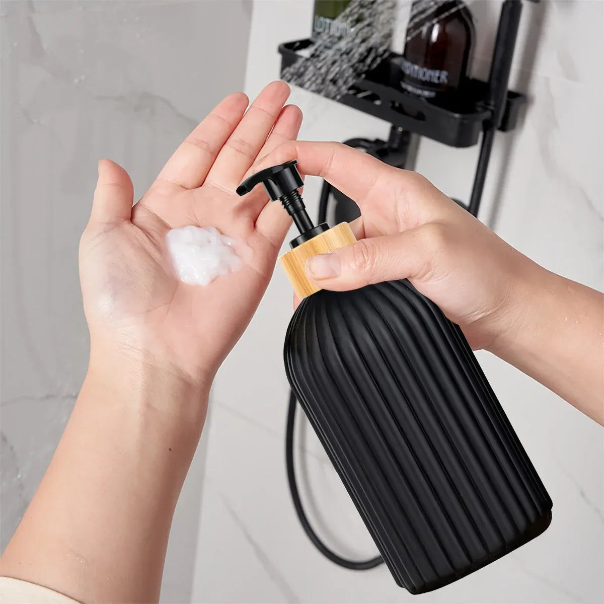 Set de salle de bain — distributeur et rangements bambou